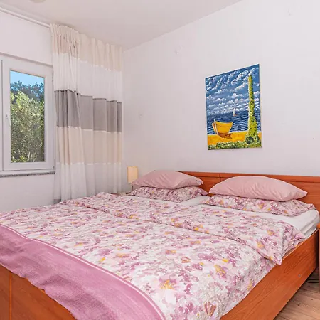 2 Bedroom Beach Front Apartment In Rogoznica