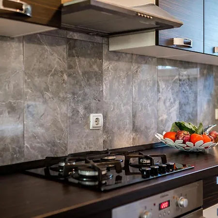 2 Bedroom Cozy In Appartement *