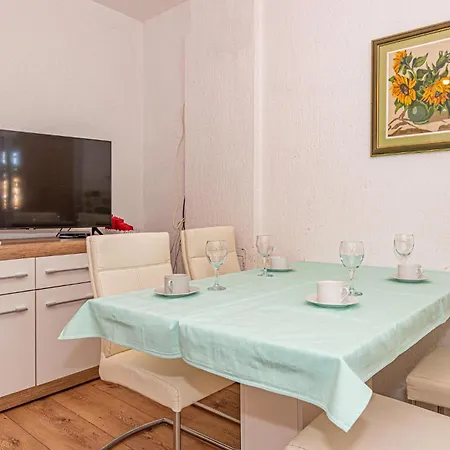 Appartement 2 Bedroom Cozy In Rogoznica (Sibenik-Knin)
