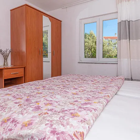 2 Bedroom Cozy In Appartement *