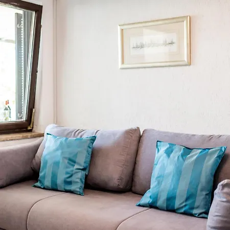 شقة 2 Bedroom Cozy In *