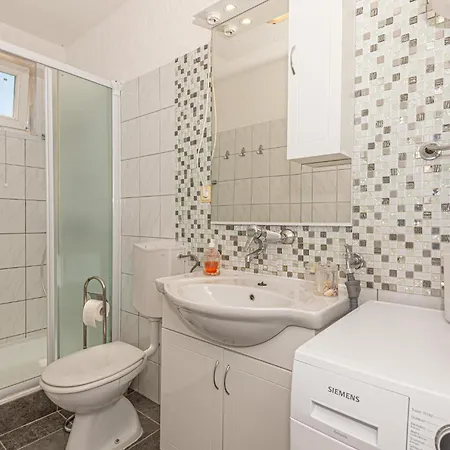 2 Bedroom Cozy In Rogoznica (Sibenik-Knin)