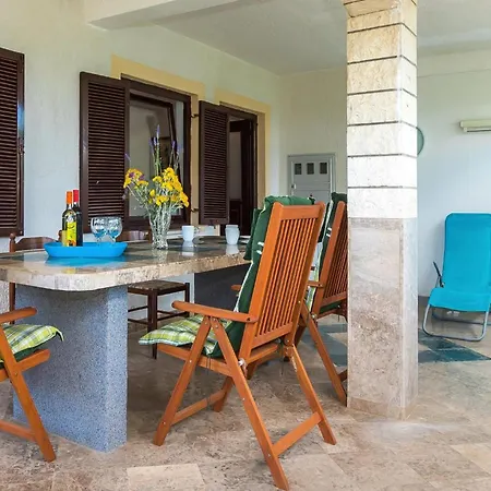شقة 2 Bedroom Cozy In روغوزنيكا