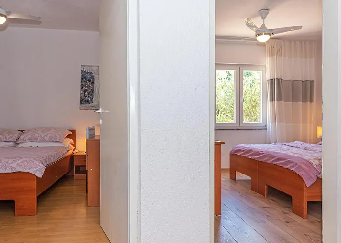 Apartamento 2 Bedroom Cozy In Rogoznica (Sibenik-Knin)