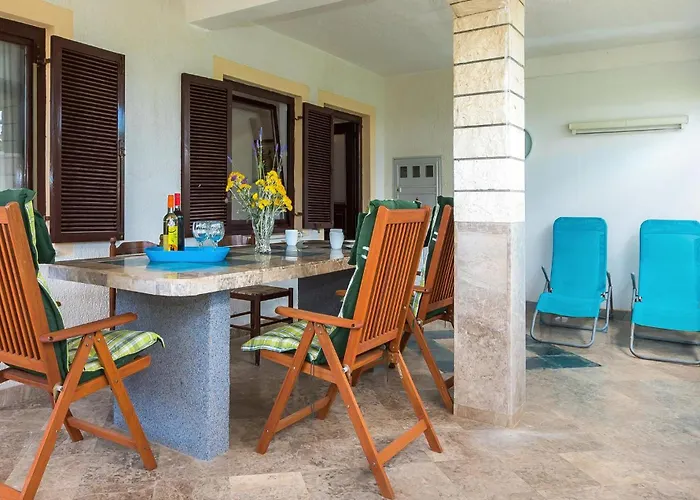 Apartamento 2 Bedroom Cozy In Rogoznica (Sibenik-Knin)